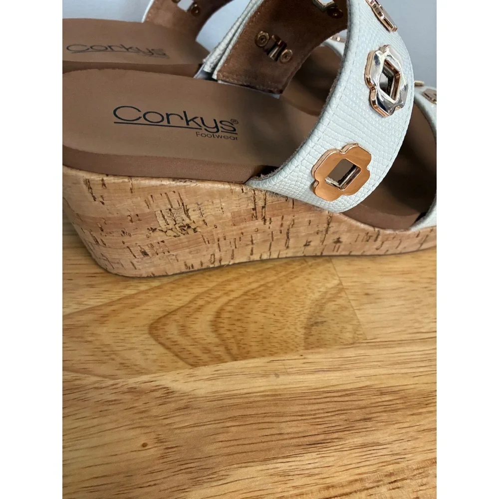 Corkys White Two Strap Wedge Sandals Rose Gold Floral Hardware Size 8
